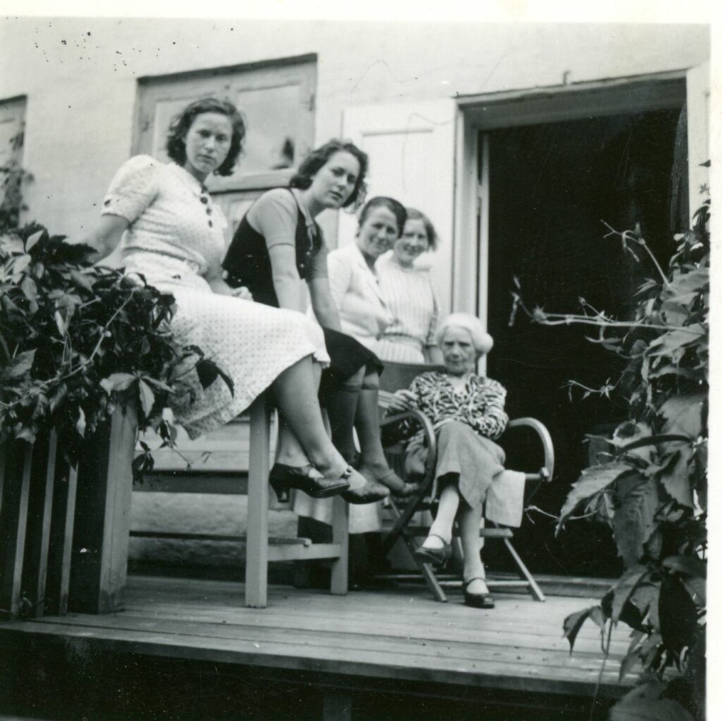 Familiefoto på terrassen