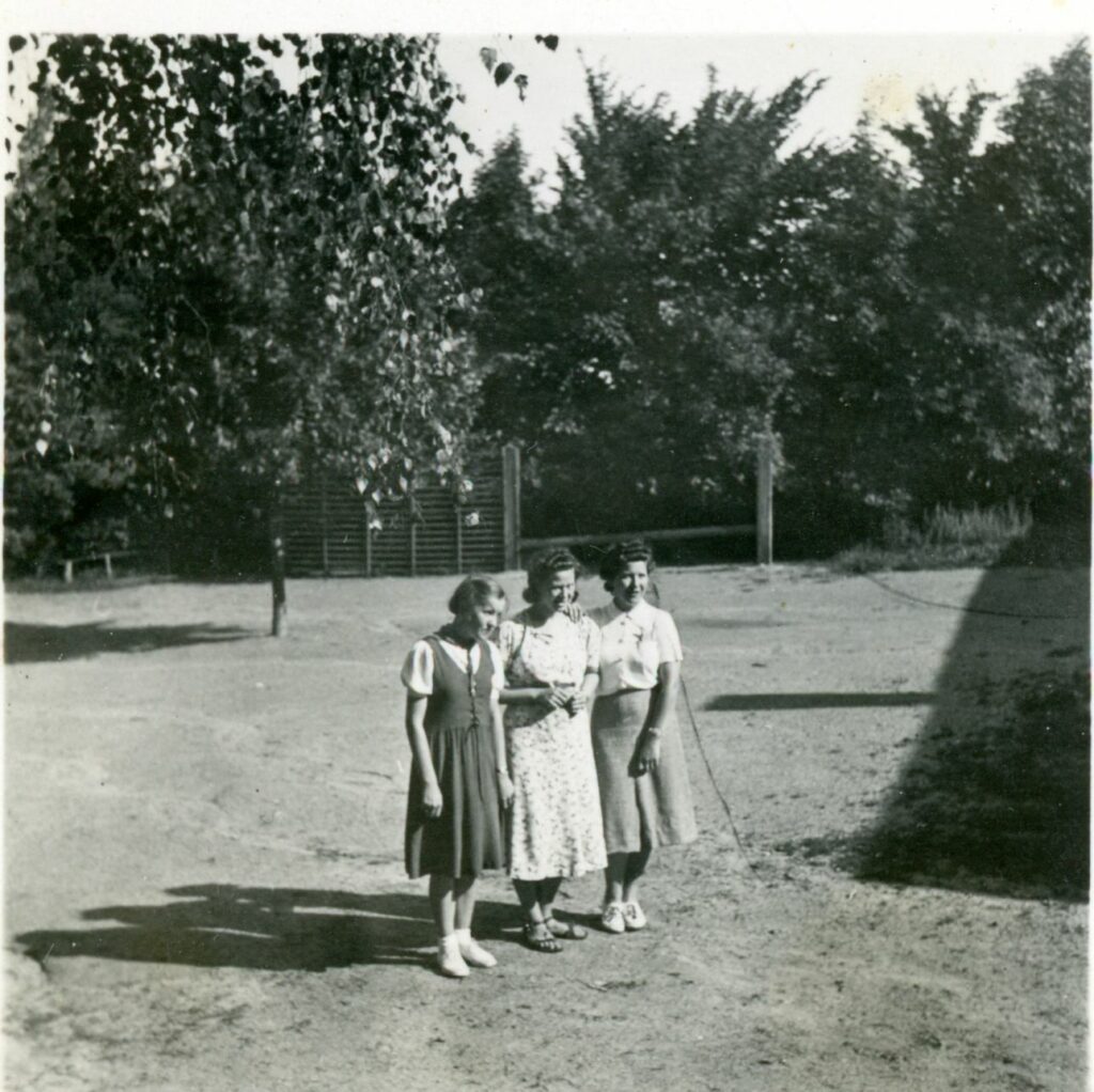 Tre piger i haven
